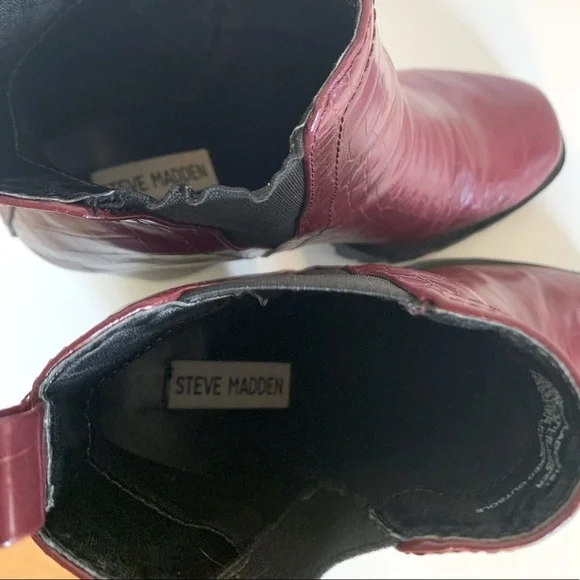 Steve Madden Ladon Chelsea Lug Sole Booties - Picture 9 of 9